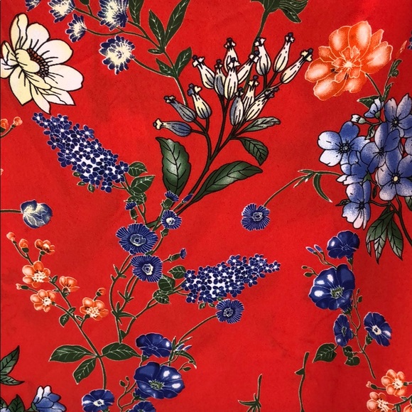 GIRLY & FLIRTY RED FLORAL TOP - Picture 5 of 5